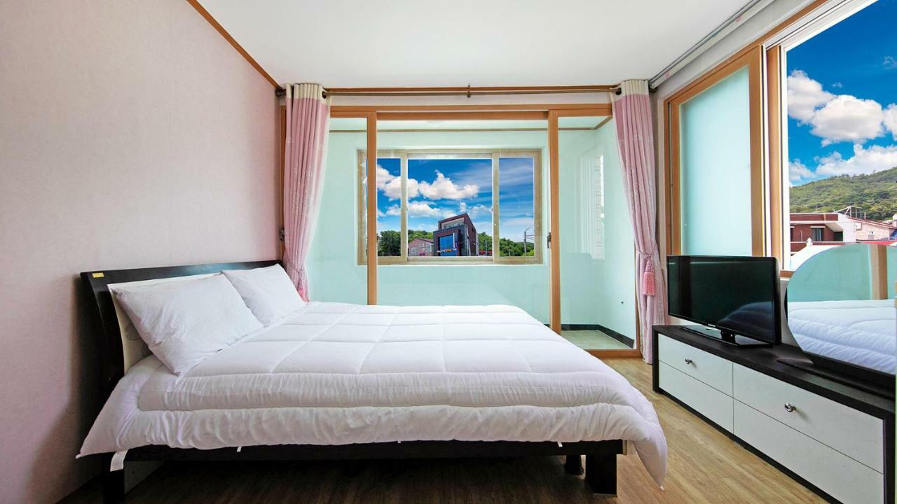 Samcheok Sol Beach Pension Bagian luar foto