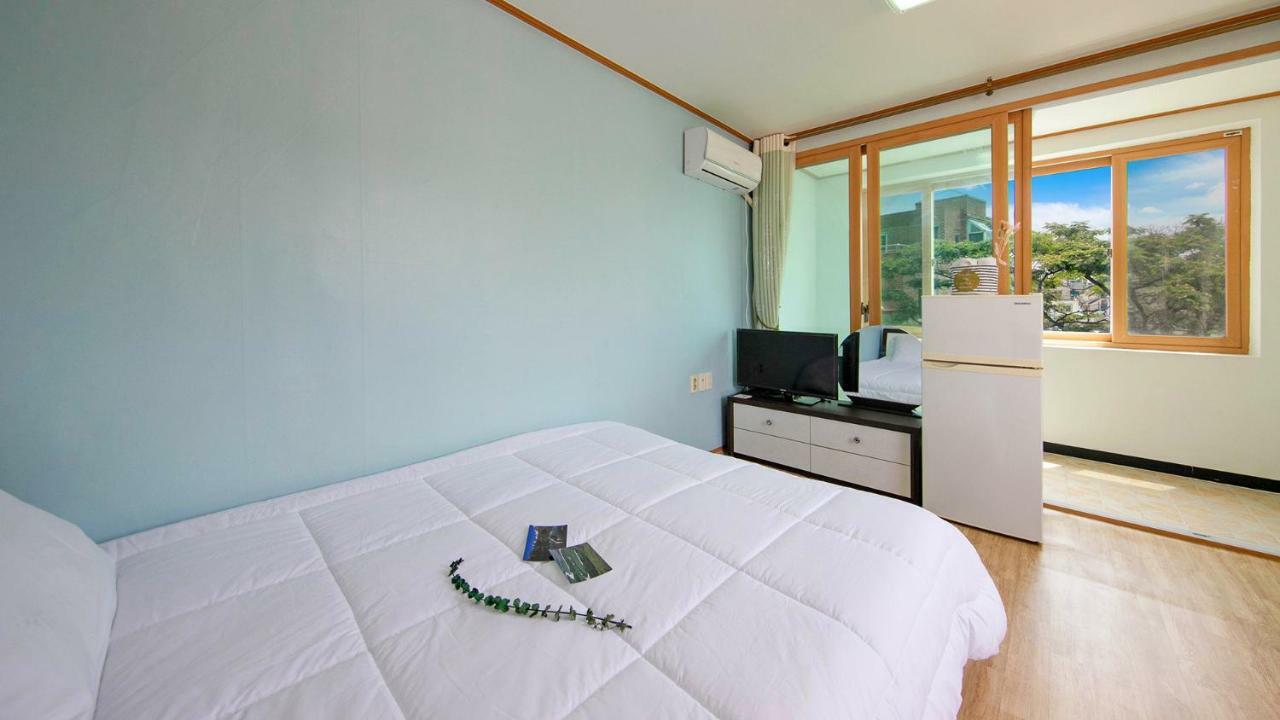 Samcheok Sol Beach Pension Bagian luar foto