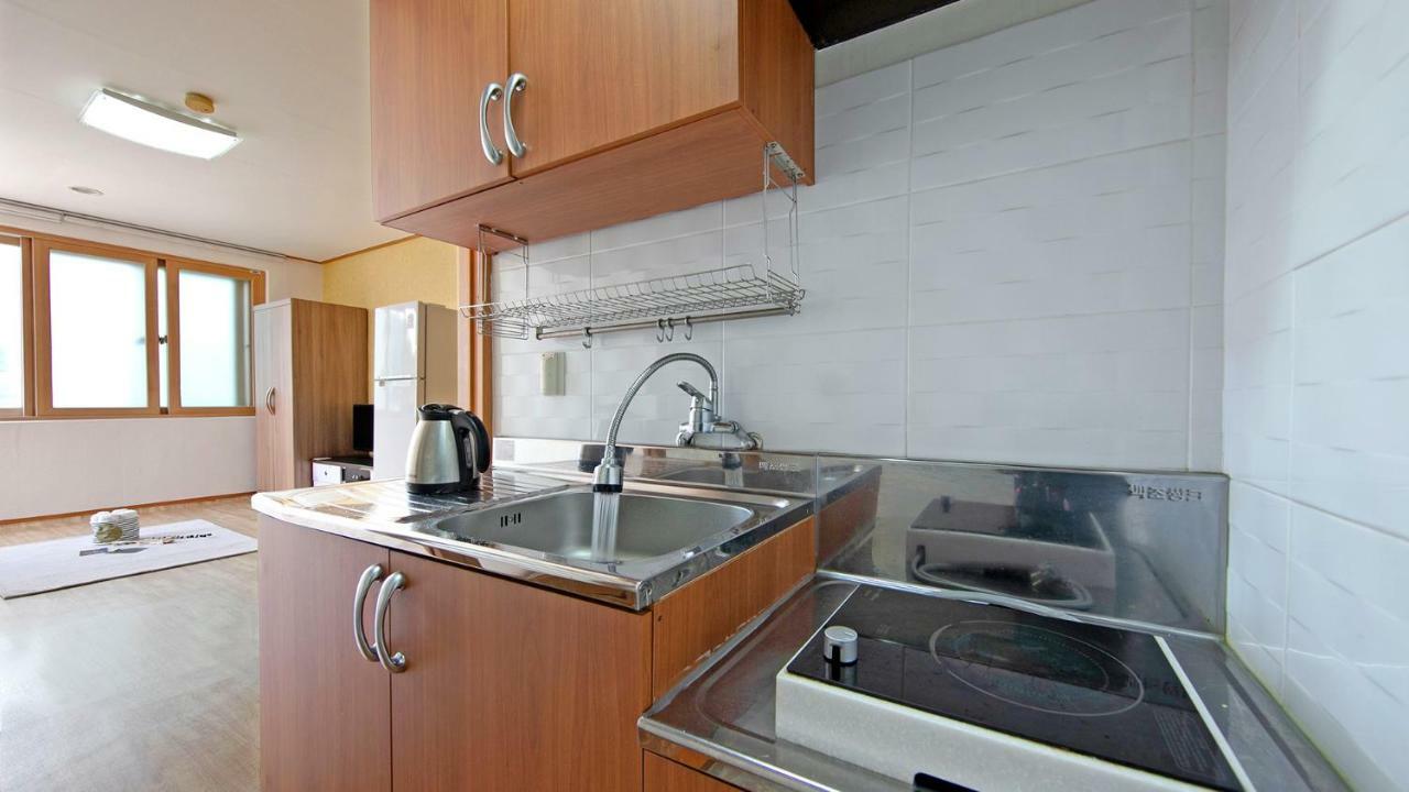 Samcheok Sol Beach Pension Bagian luar foto