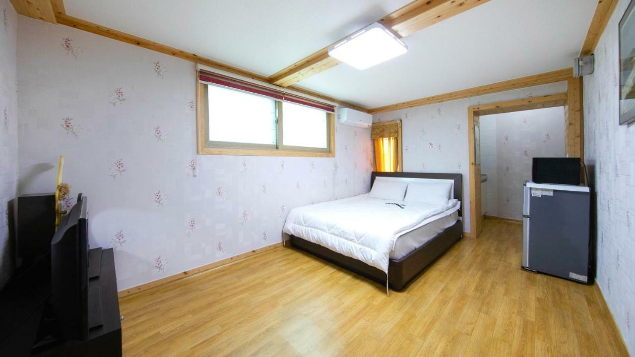 Samcheok Sol Beach Pension Bagian luar foto
