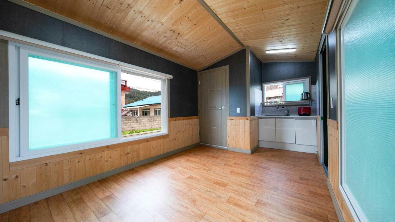 Samcheok Sol Beach Pension Bagian luar foto
