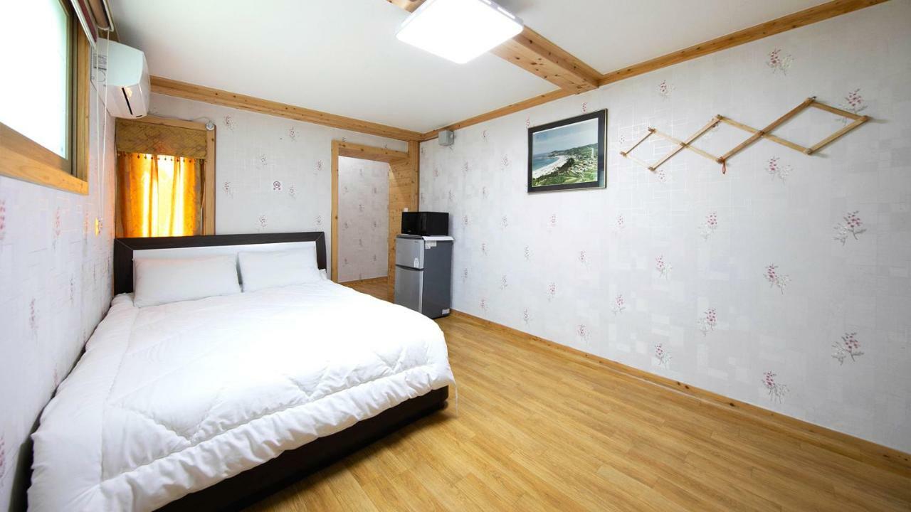 Samcheok Sol Beach Pension Bagian luar foto