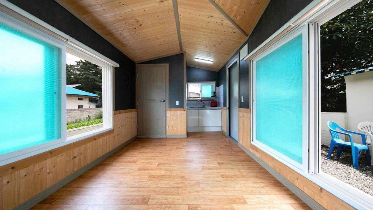 Samcheok Sol Beach Pension Bagian luar foto