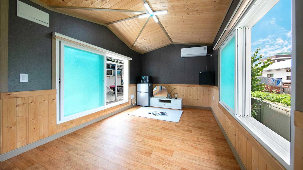 Samcheok Sol Beach Pension Bagian luar foto