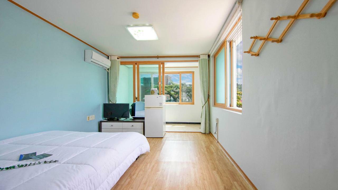 Samcheok Sol Beach Pension Bagian luar foto
