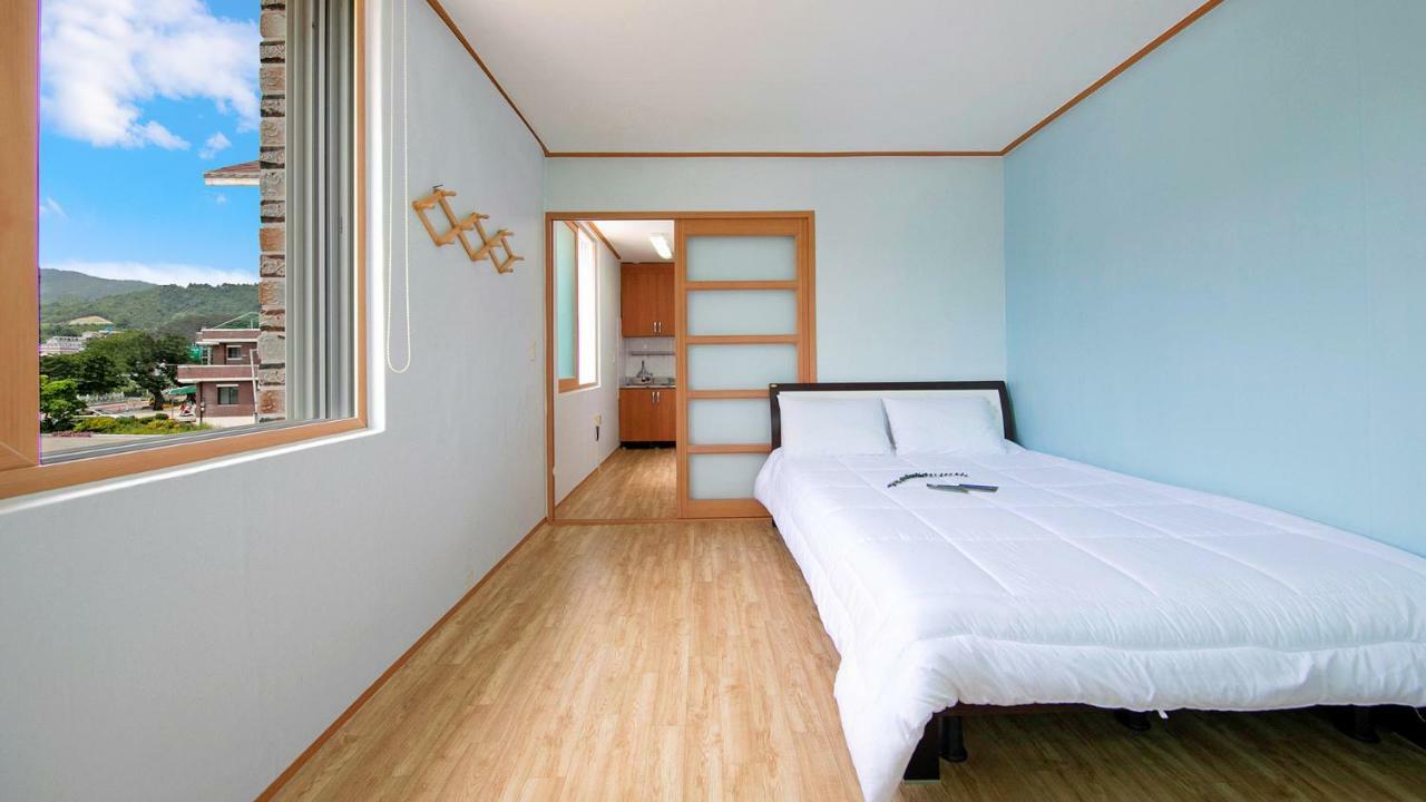 Samcheok Sol Beach Pension Bagian luar foto