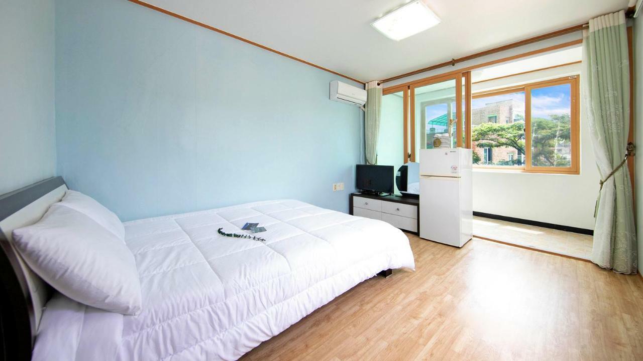 Samcheok Sol Beach Pension Bagian luar foto