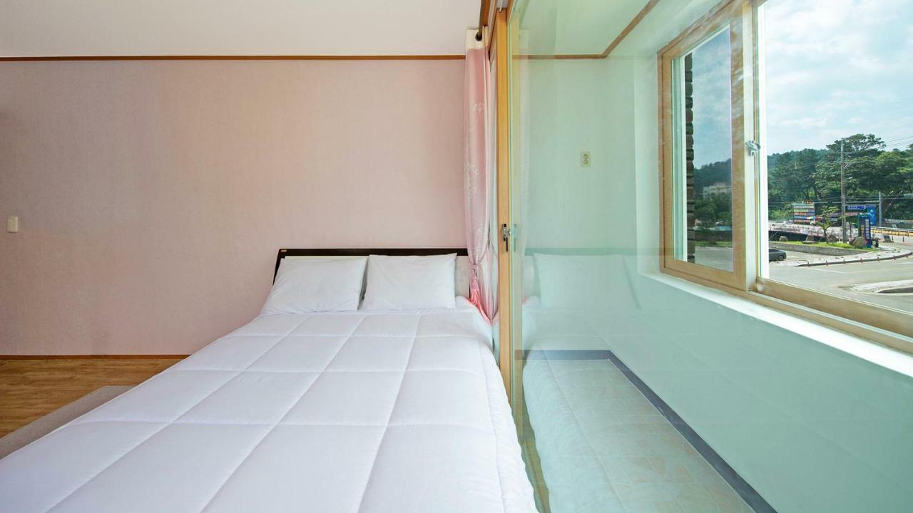 Samcheok Sol Beach Pension Bagian luar foto