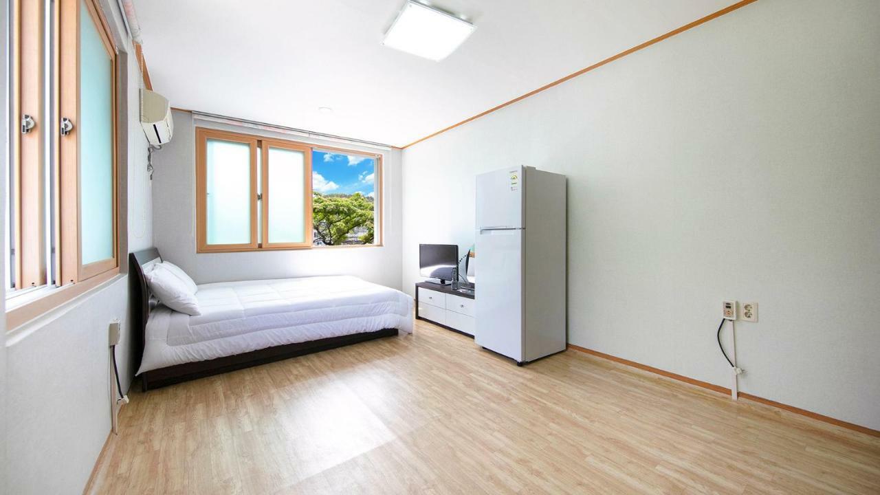 Samcheok Sol Beach Pension Bagian luar foto