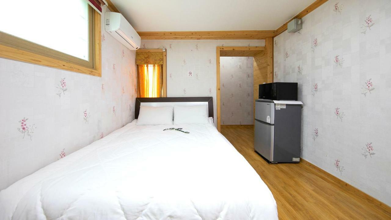 Samcheok Sol Beach Pension Bagian luar foto