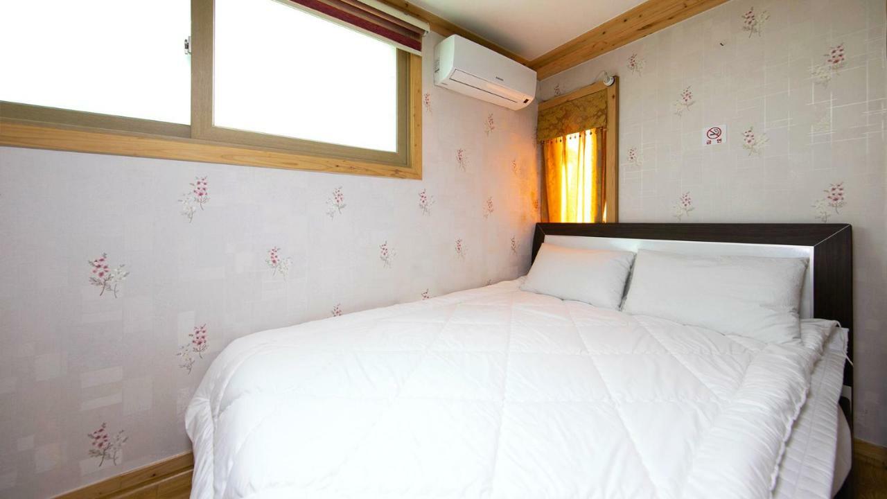 Samcheok Sol Beach Pension Bagian luar foto