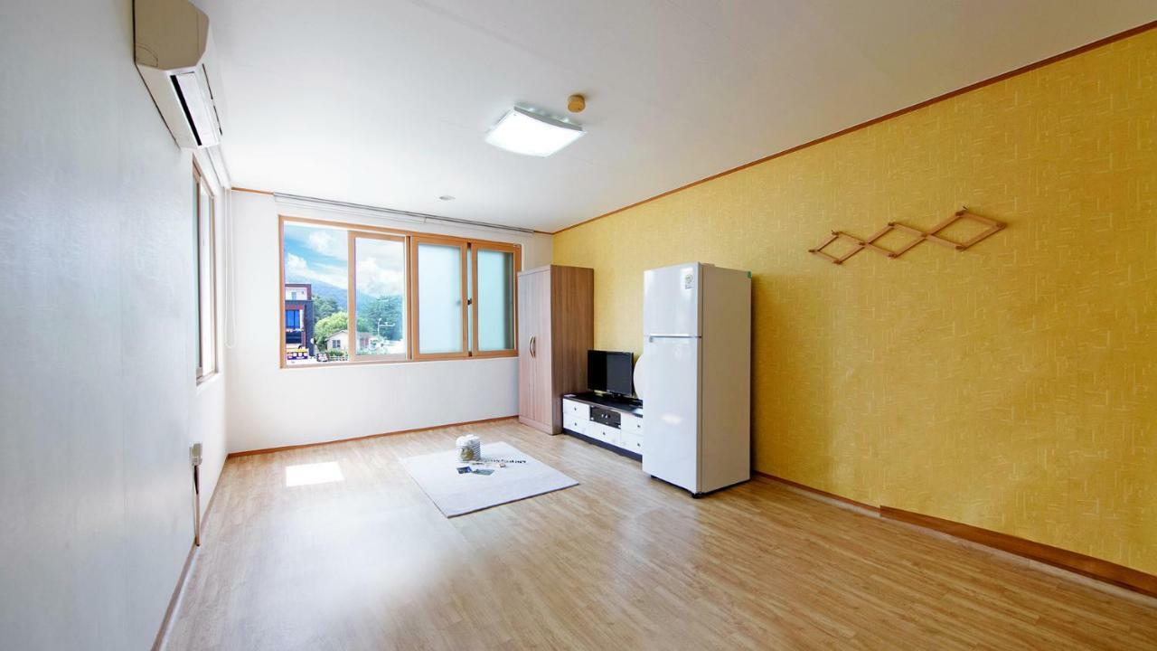 Samcheok Sol Beach Pension Bagian luar foto