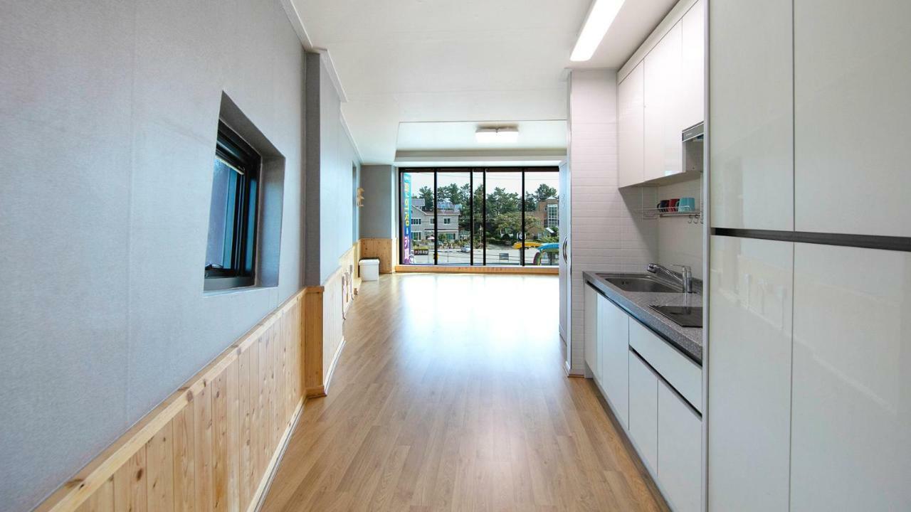 Samcheok Sol Beach Pension Bagian luar foto