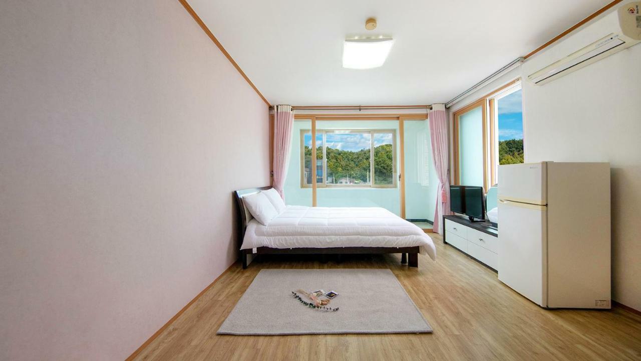 Samcheok Sol Beach Pension Bagian luar foto