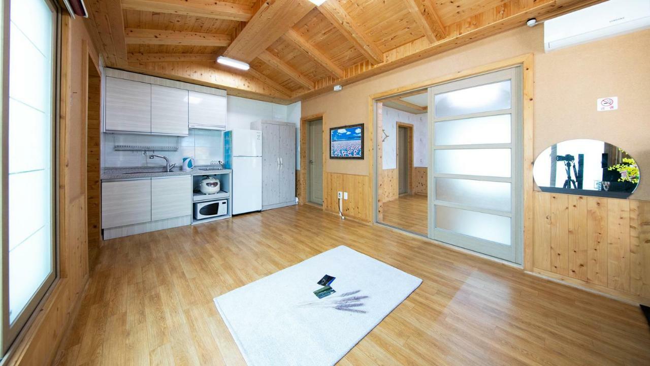 Samcheok Sol Beach Pension Bagian luar foto