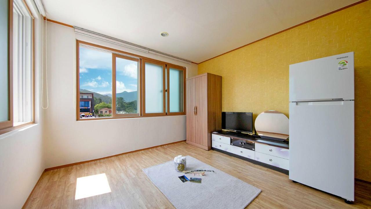 Samcheok Sol Beach Pension Bagian luar foto