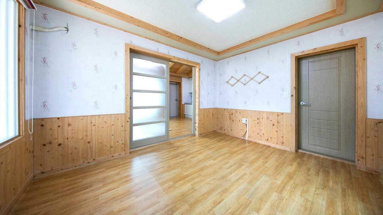 Samcheok Sol Beach Pension Bagian luar foto