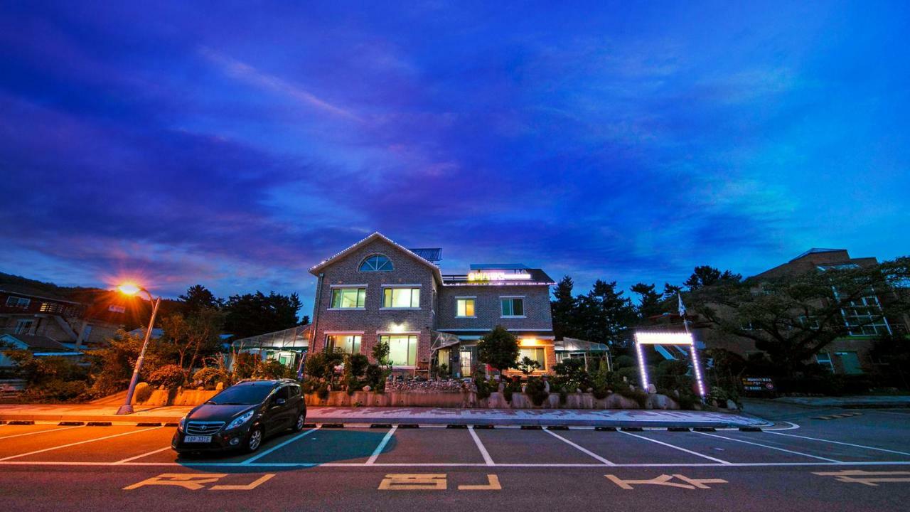 Samcheok Sol Beach Pension Bagian luar foto